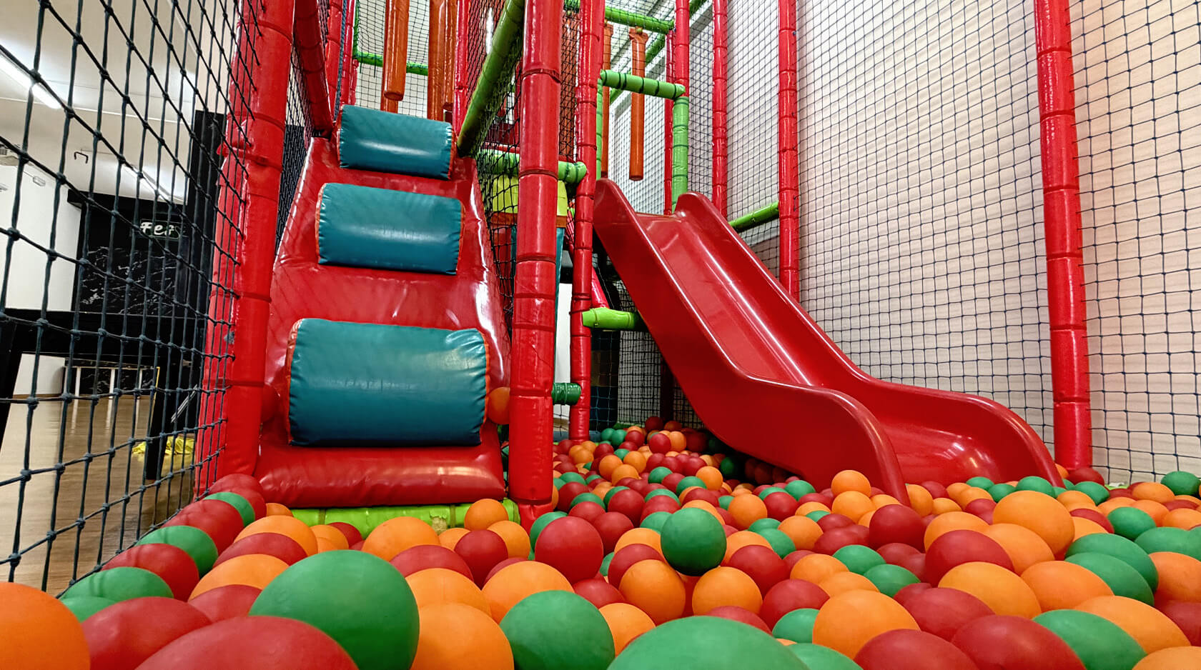 Chikipark privado y piscina de bolas en Fes Gresca