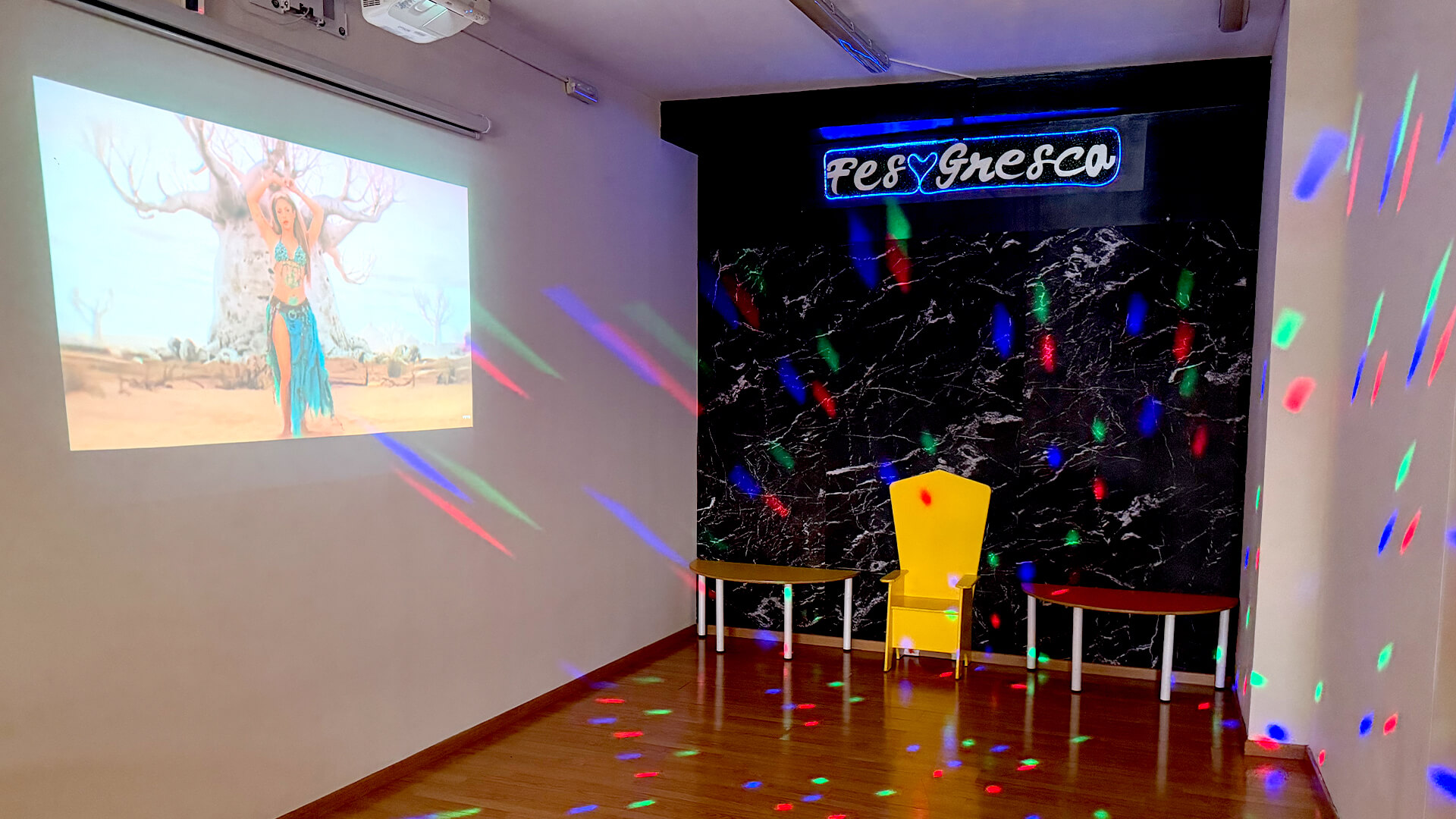 Sala equipada para eventos y fiestas